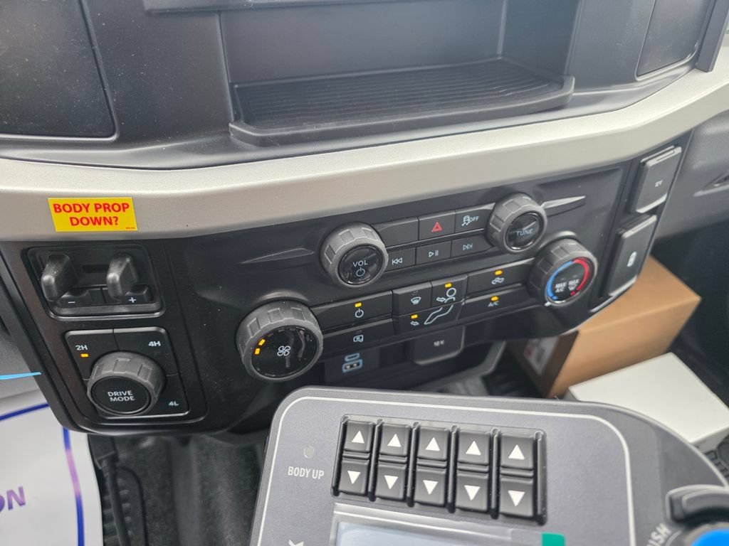 New 2026 Ford F550 4x4 Regular Cab Super Duty image 40
