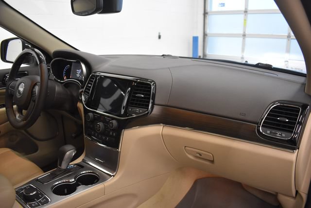 Used 2019 Jeep Grand Cherokee Overland AWD/4WD image 18