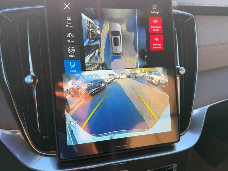 New 2026 Volvo XC90 B6 Plus w/ Protection Package Premier image 17