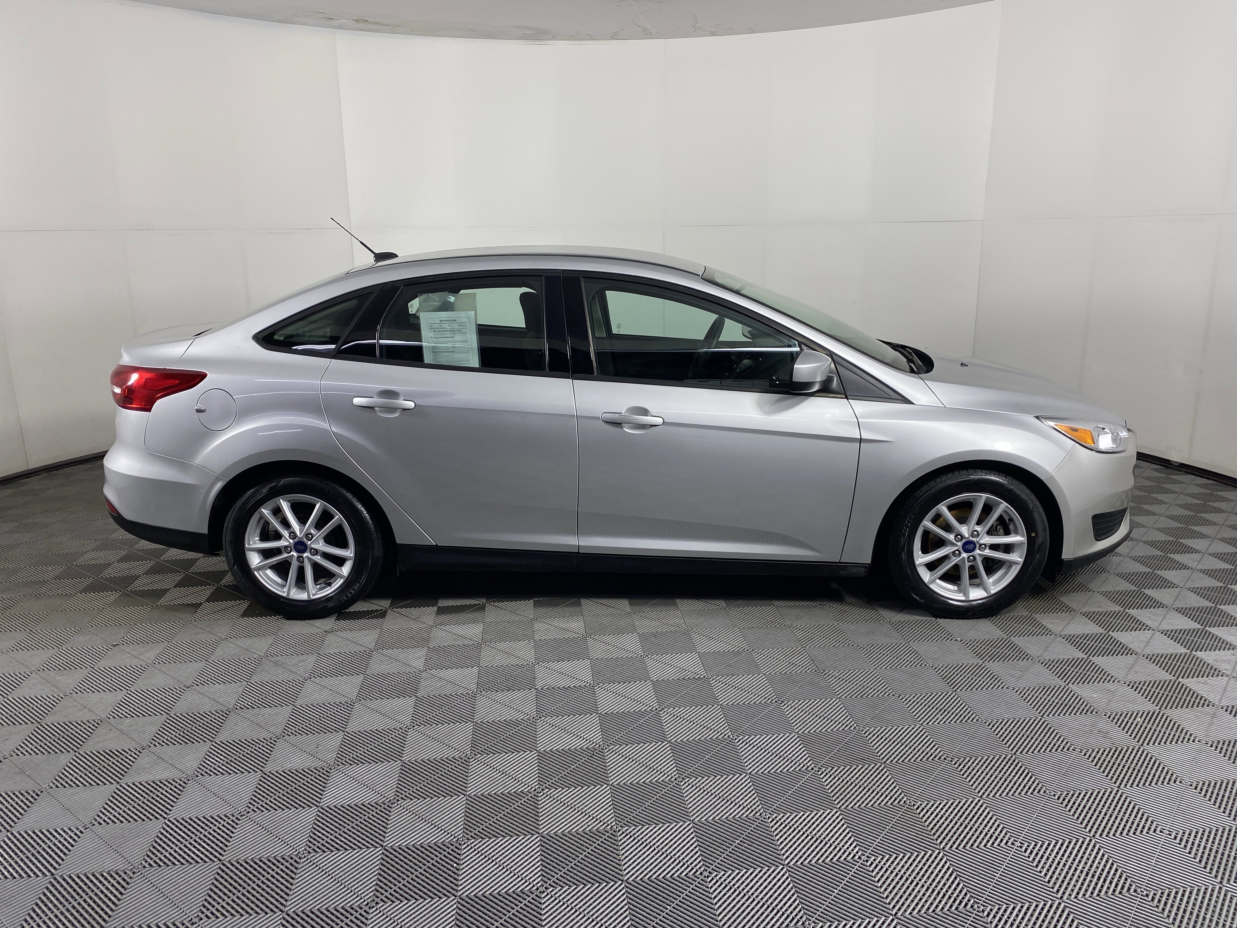 Used 2018 Ford Focus SE image 5