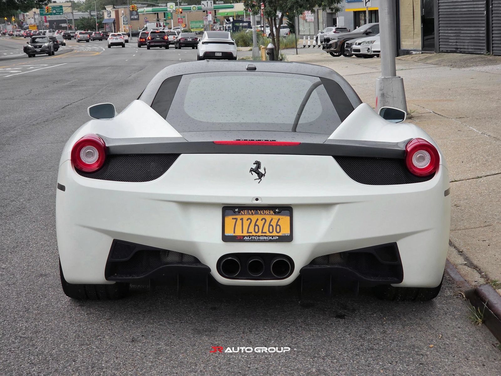 Used 2015 Ferrari 458 Italia Coupe RWD image 9