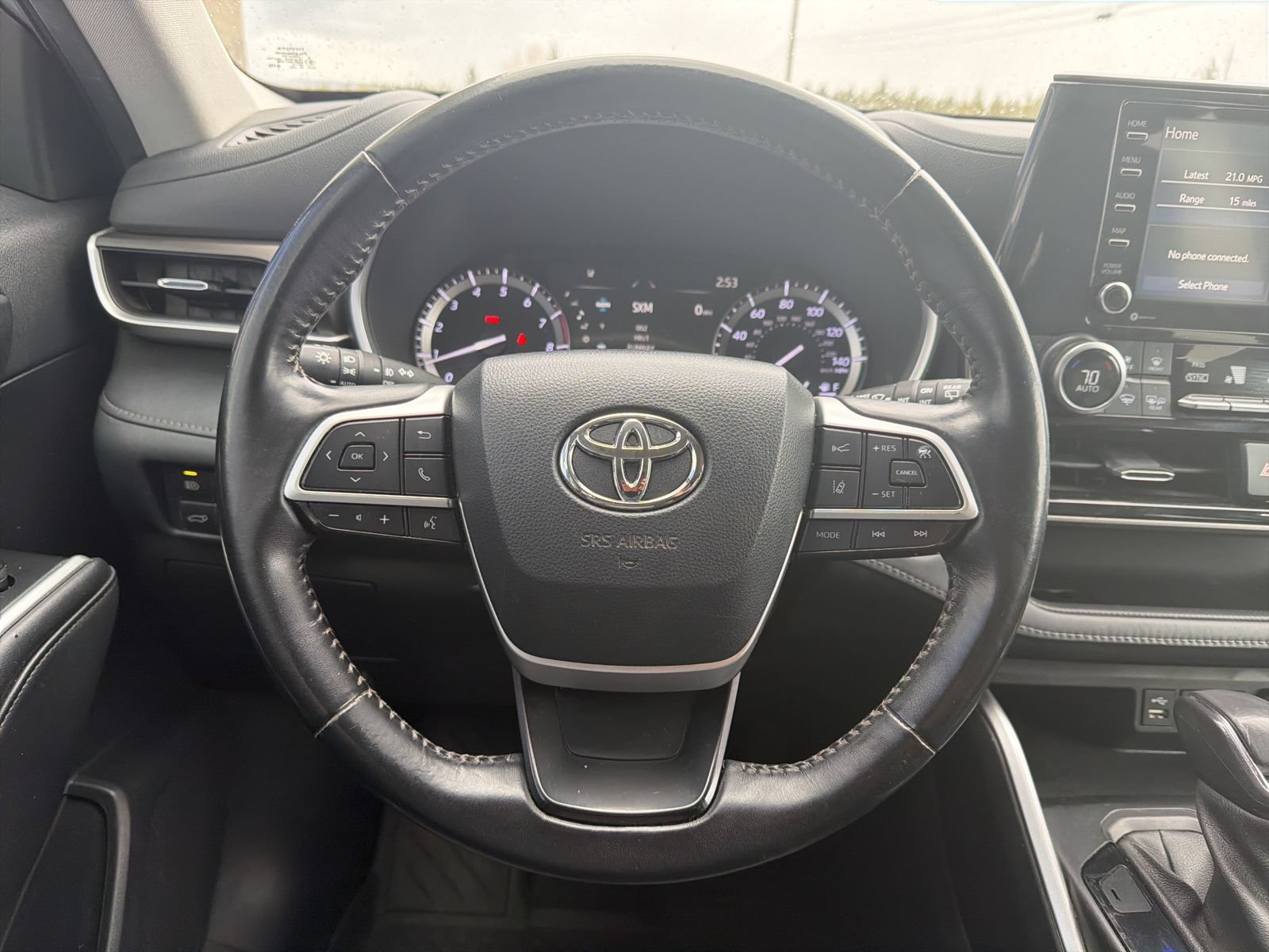 Used 2022 Toyota Highlander XLE AWD/4WD image 11