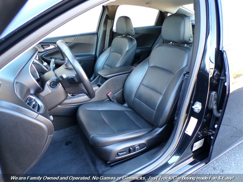 Used 2019 Chevrolet Malibu LT w/ Leather Package FWD image 16