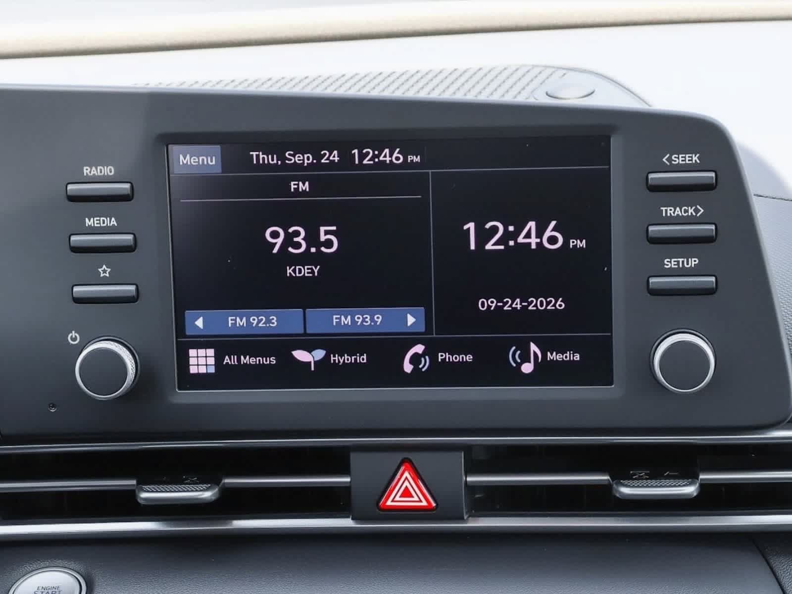 Used 2025 Hyundai Elantra Hybrid FWD image 19