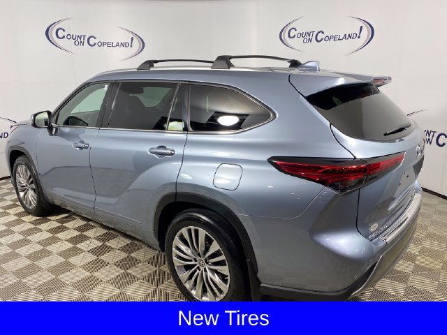 Used 2023 Toyota Highlander Platinum AWD/4WD image 5