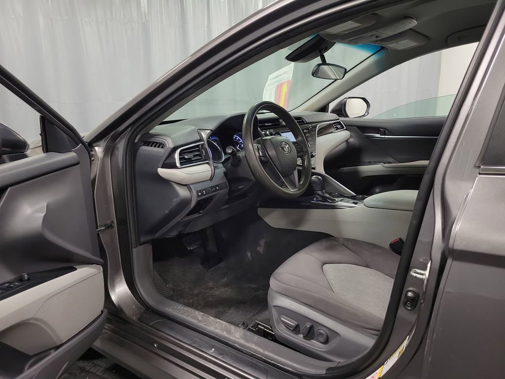 Used 2018 Toyota Camry LE FWD image 12