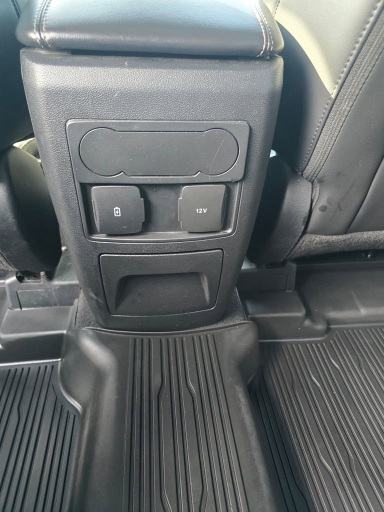 Used 2023 Ford Explorer XLT w/ Equipment Group 202A AWD/4WD image 14