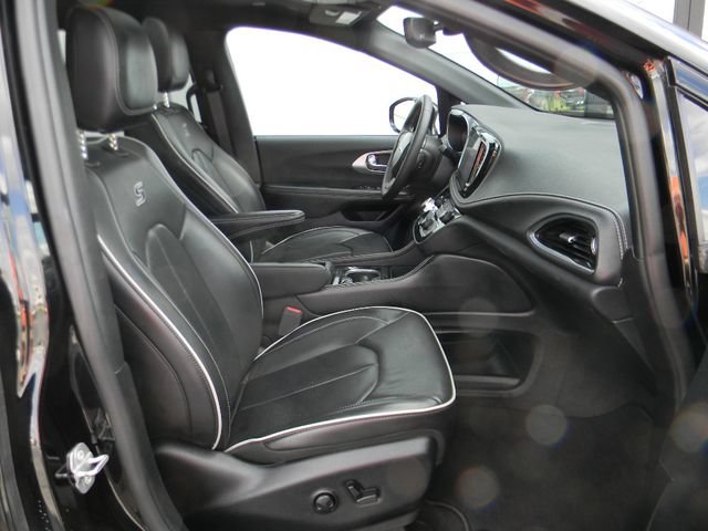 Used 2025 Chrysler Pacifica Limited FWD image 24