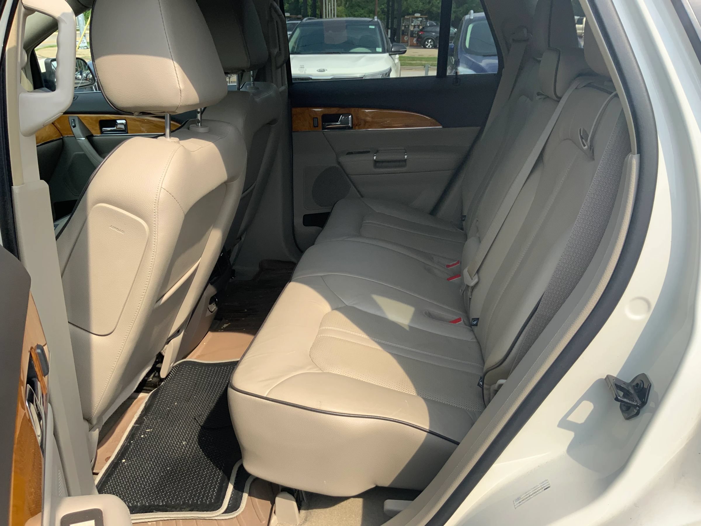 Used 2013 Lincoln MKX FWD image 8