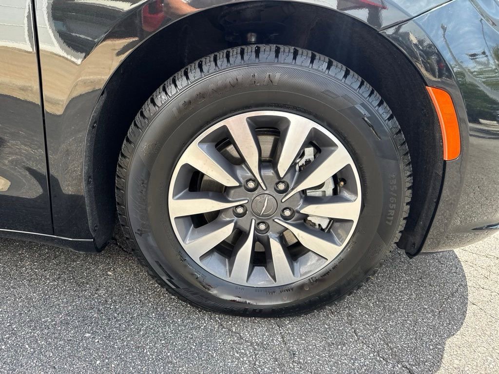 Used 2024 Chrysler Pacifica Limited FWD image 40