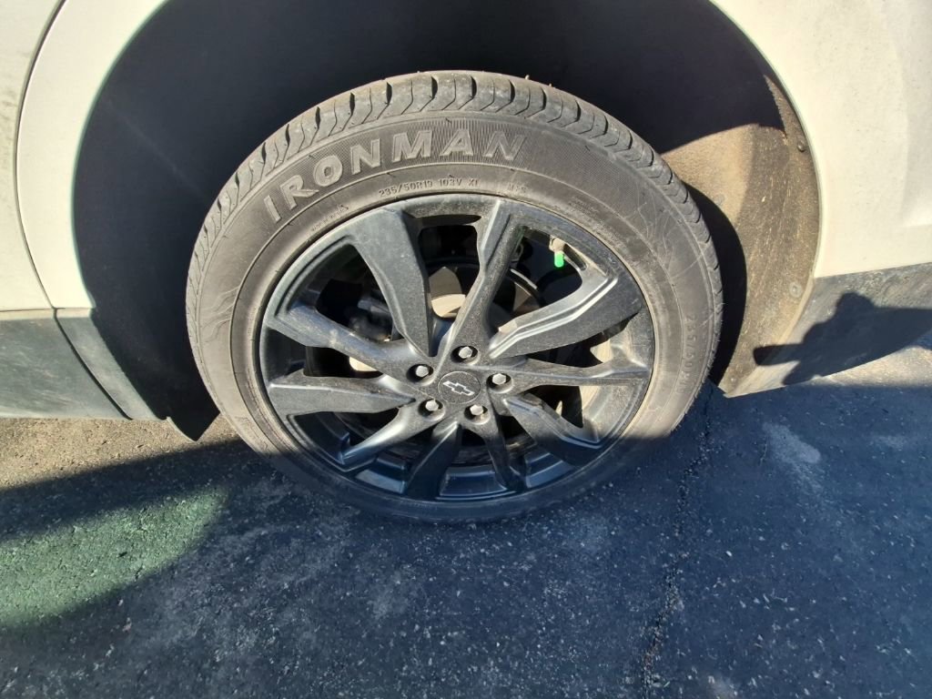 Used 2022 Chevrolet Equinox RS w/ RS Leather Package image 9