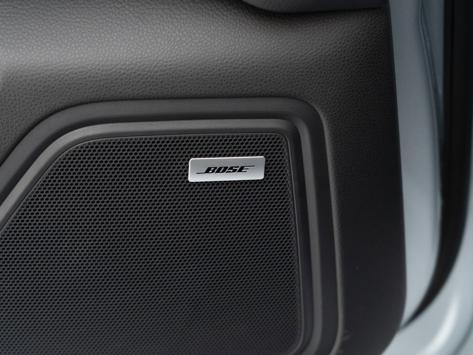 Certified 2025 Porsche Macan AWD/4WD image 22