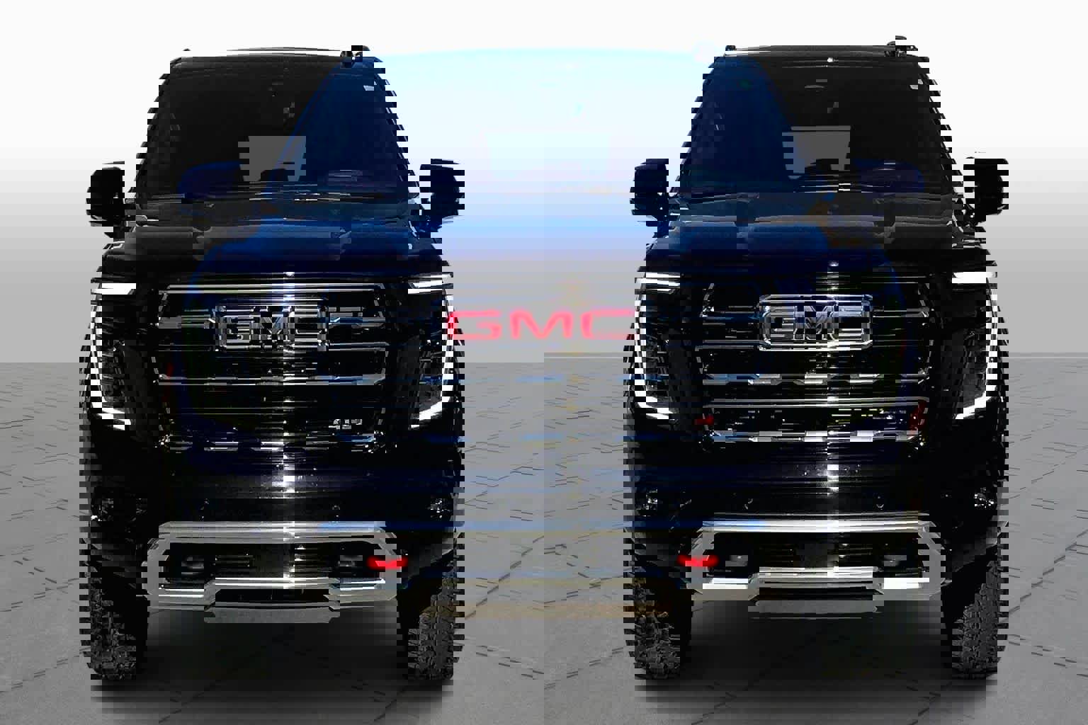 Used 2025 GMC Yukon XL AT4 w/ AT4 Premium Plus Package image 4