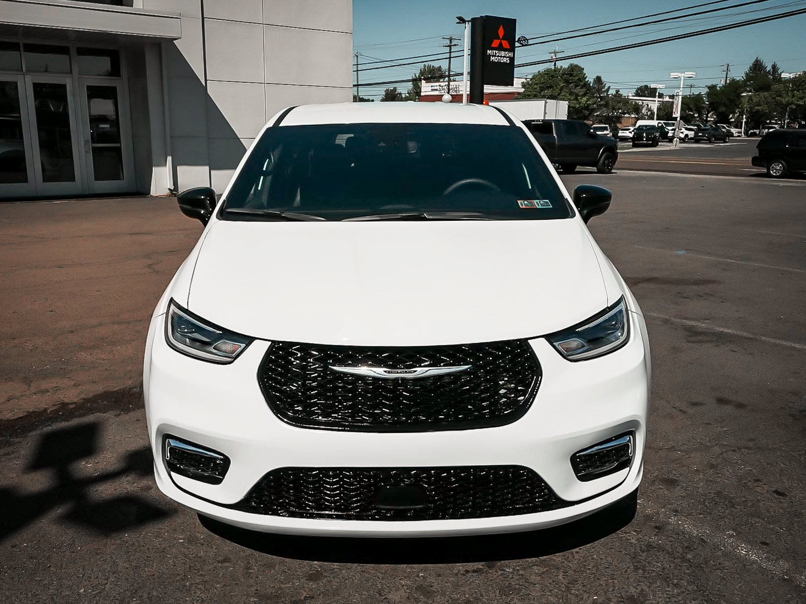 Used 2026 Chrysler Pacifica Select FWD image 2
