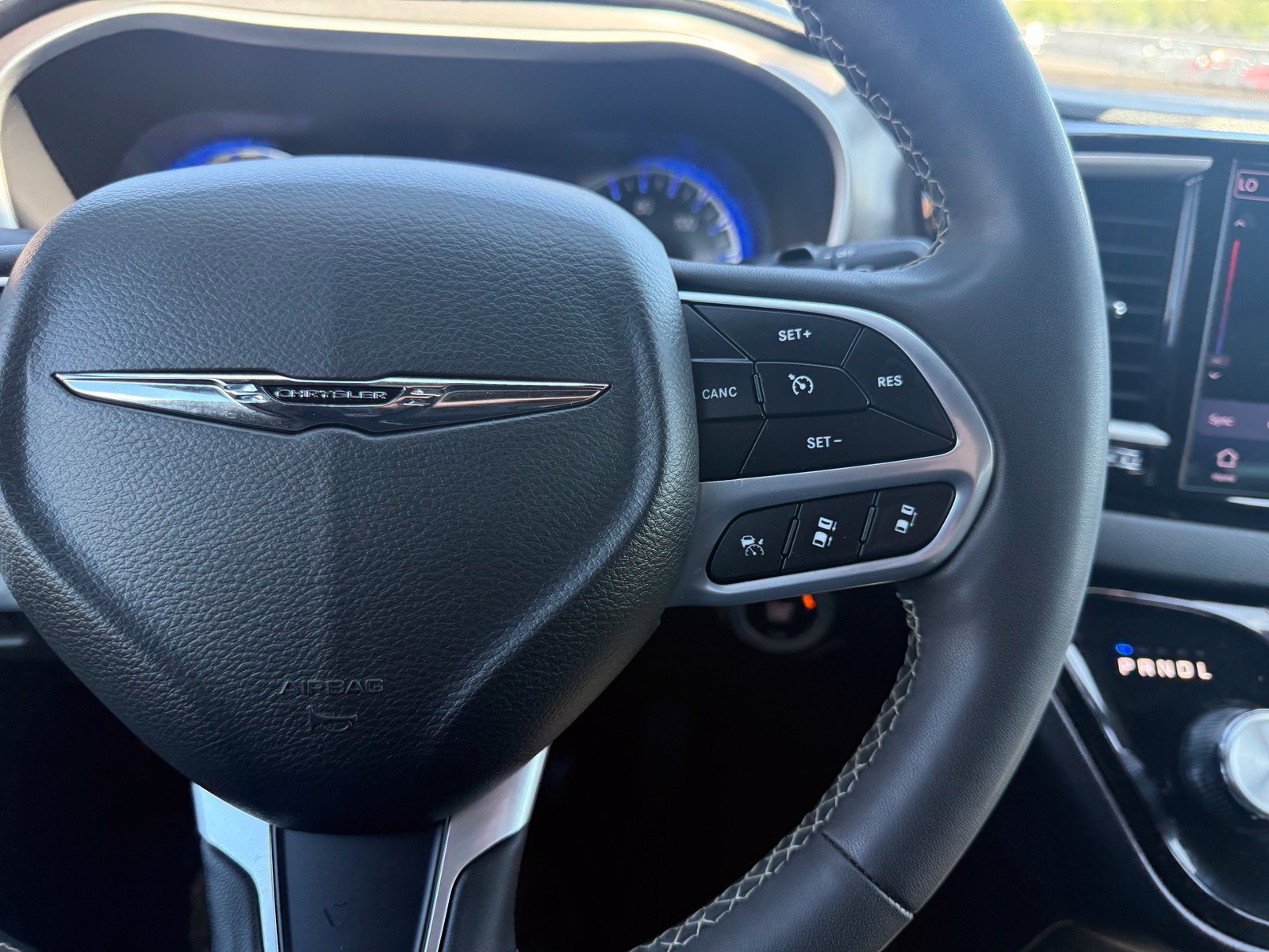 Used 2025 Chrysler Pacifica Select FWD image 21
