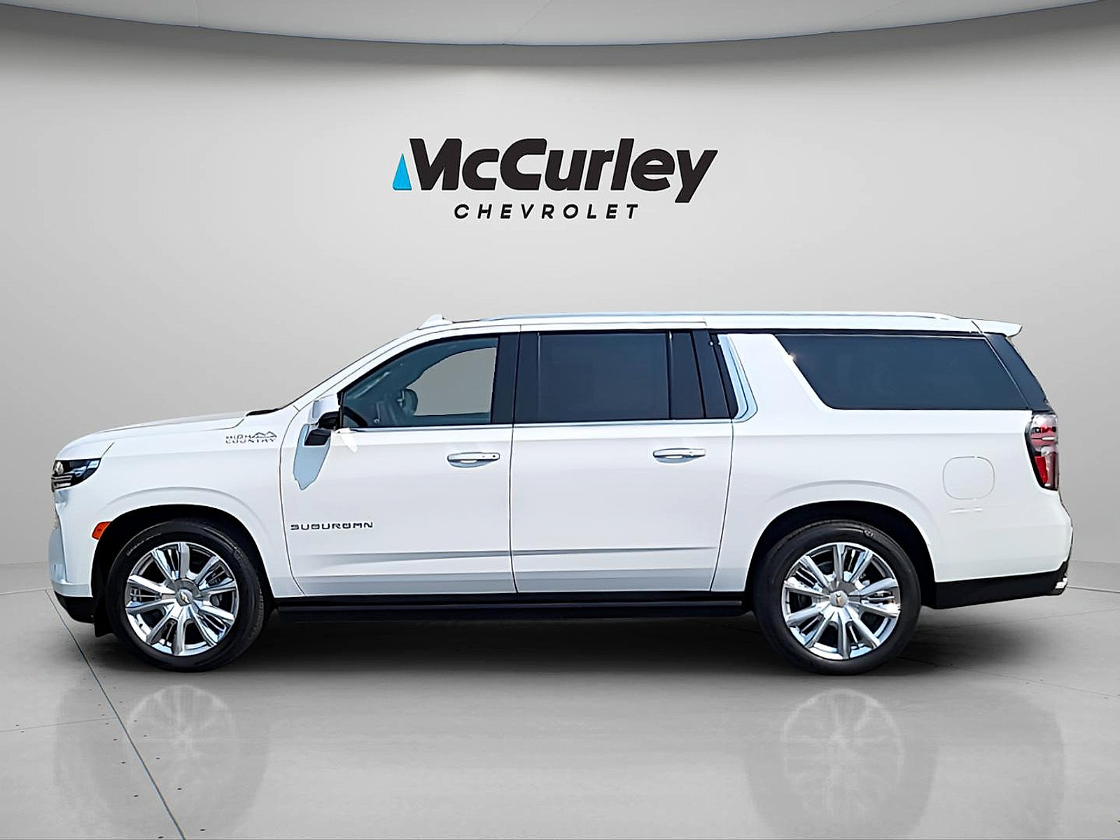 Used 2024 Chevrolet Suburban High Country AWD/4WD image 4