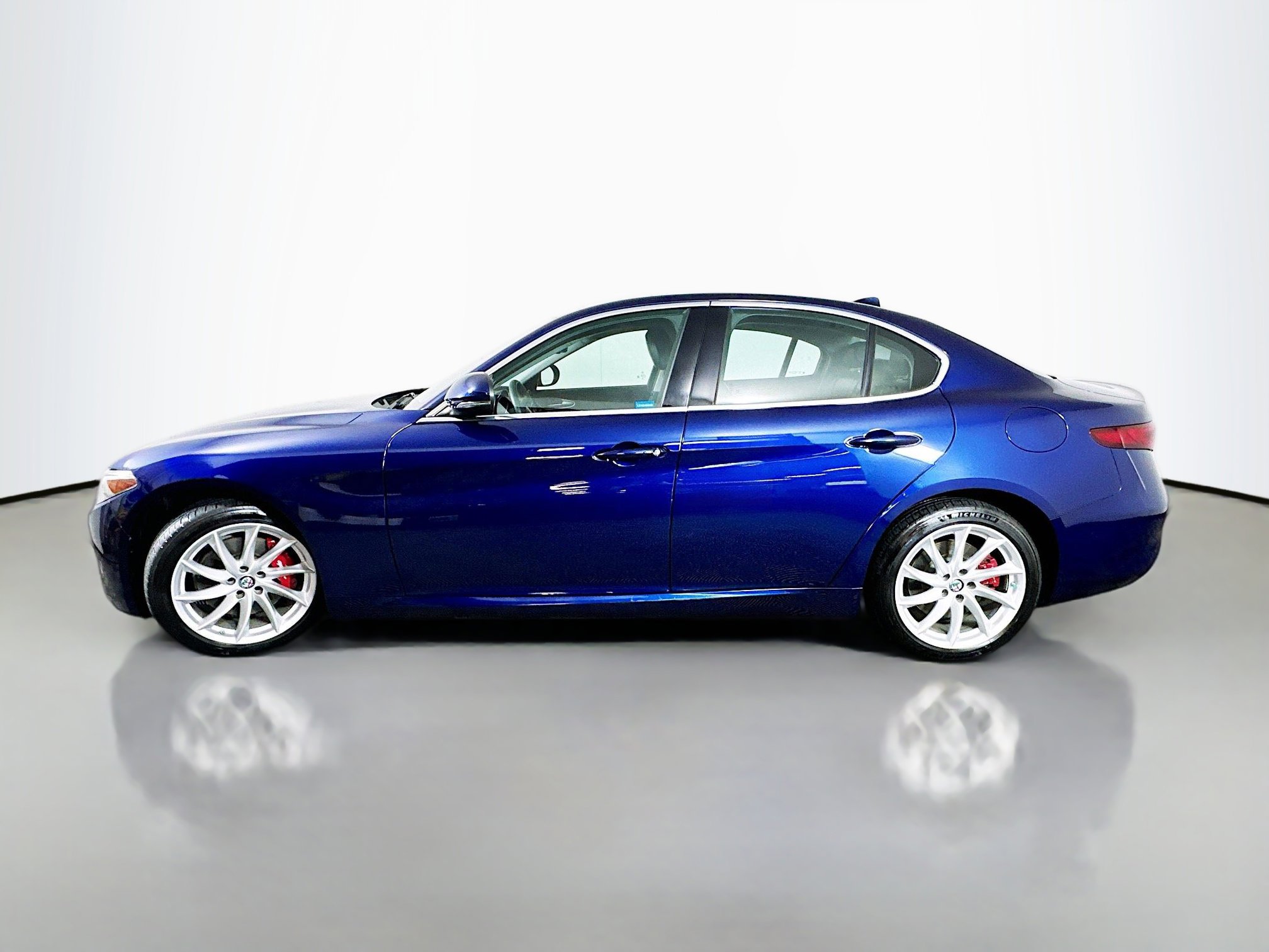 Used 2018 Alfa Romeo Giulia AWD image 4