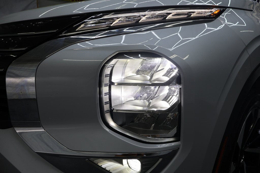 Used 2022 Mitsubishi Outlander SE image 37