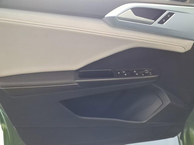 Used 2025 Volkswagen Taos SE w/ Panoramic Sunroof Package image 15