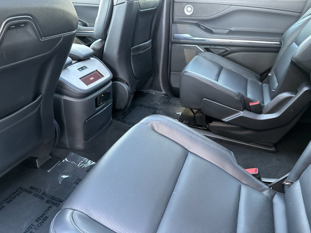 Certified 2025 Lincoln Navigator Reserve AWD/4WD image 11