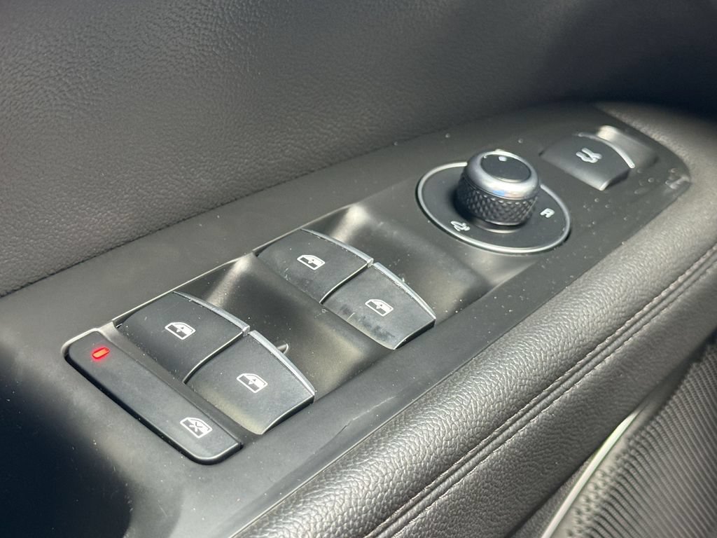 Used 2023 Alfa Romeo Stelvio Ti AWD/4WD image 25