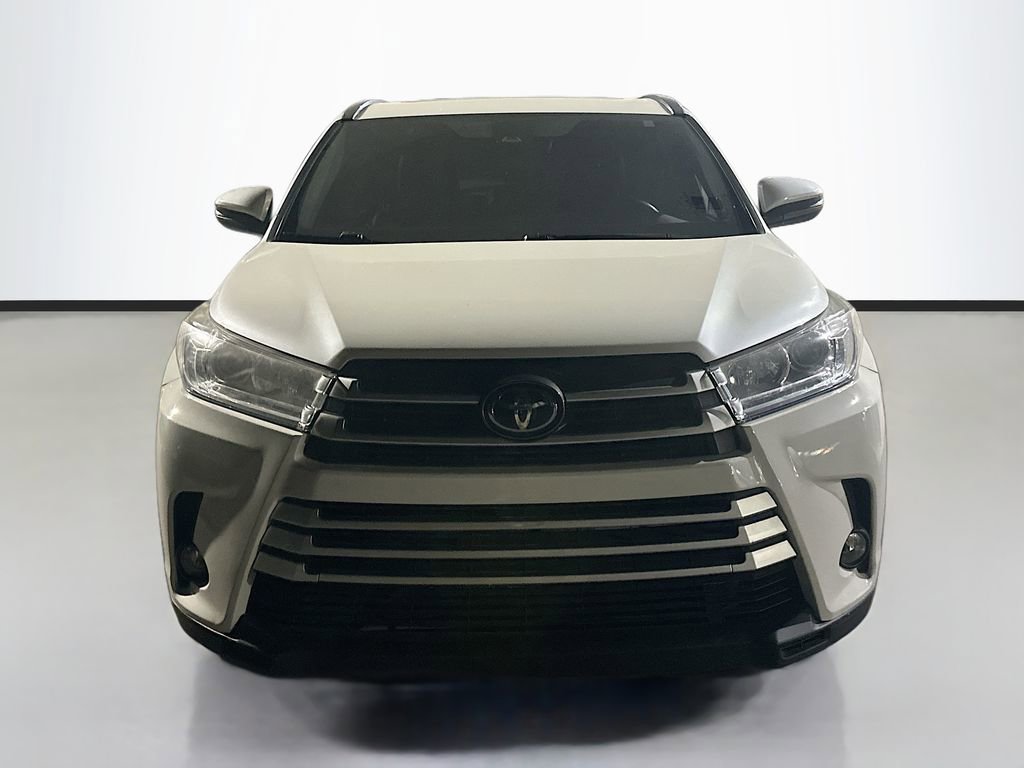 Used 2019 Toyota Highlander XLE image 2