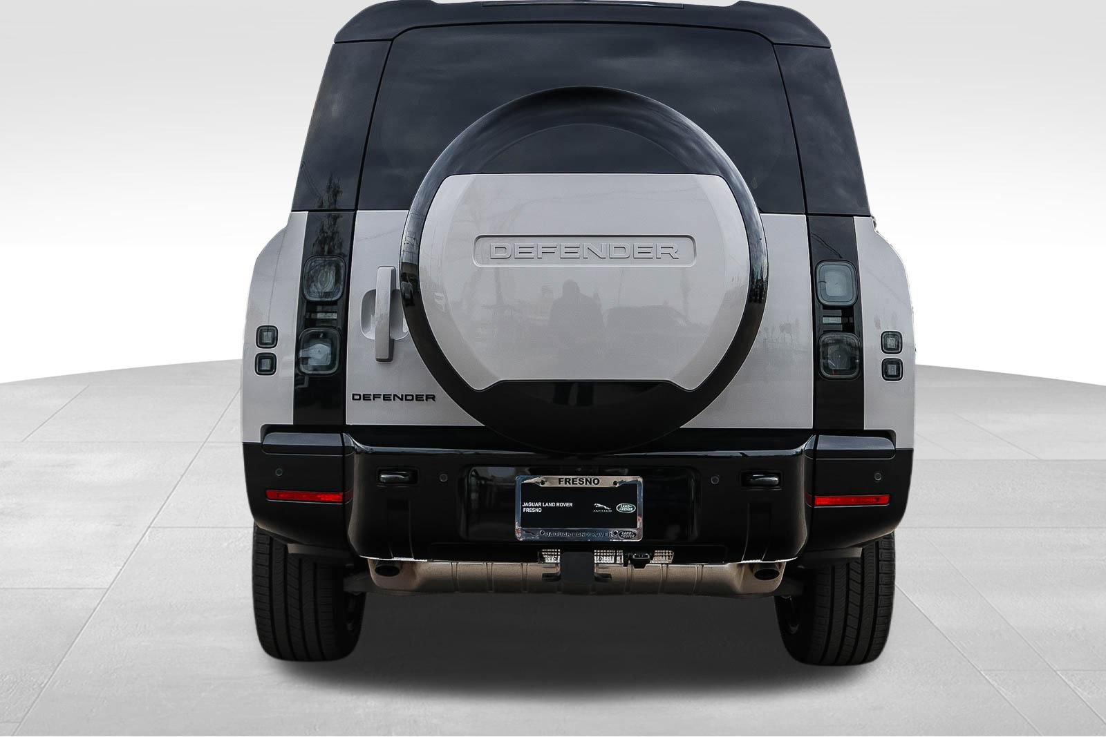 New 2026 Land Rover Defender 130 X-Dynamic SE image 6