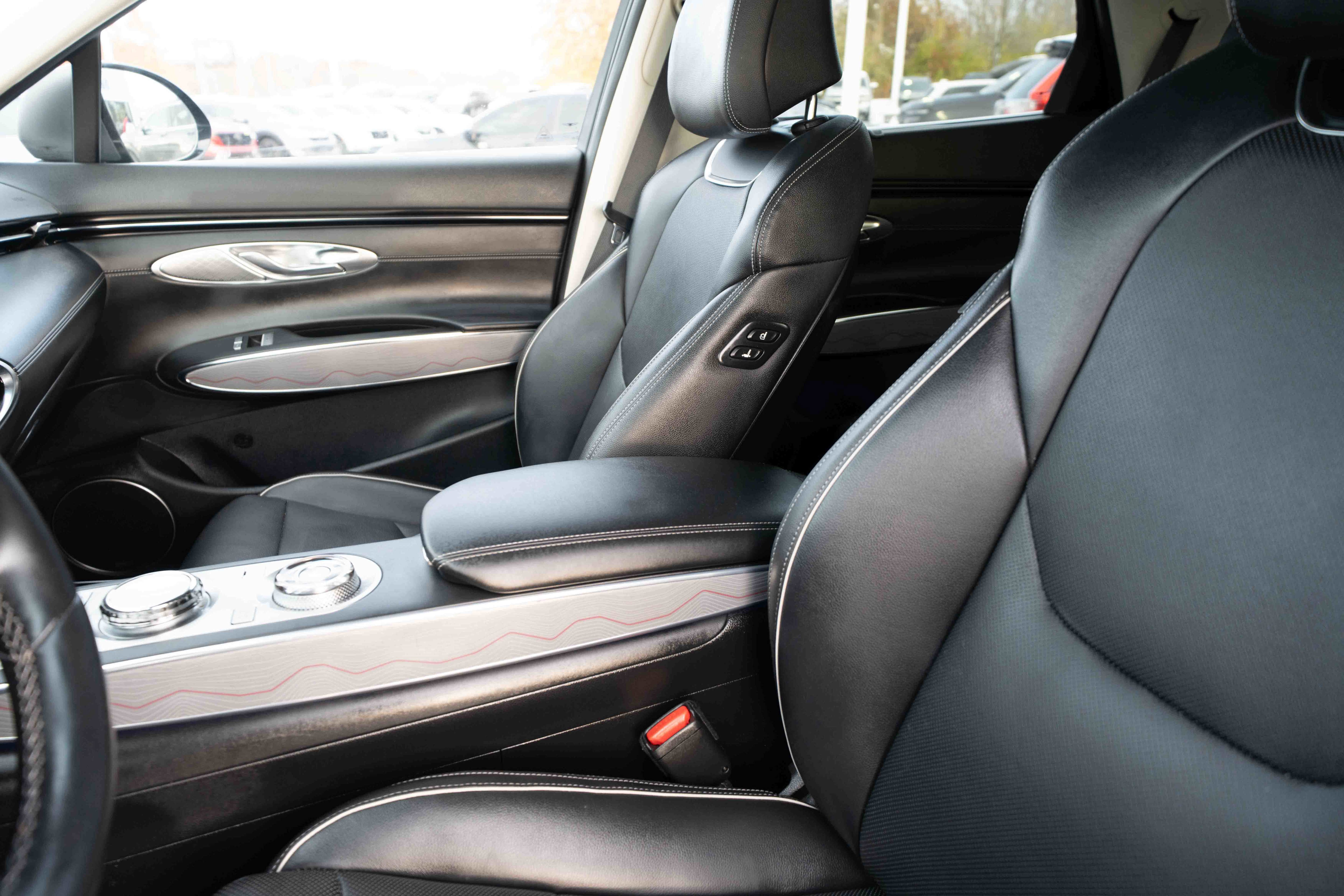 Used 2023 Genesis GV70 2.5T w/ Advanced Package image 10