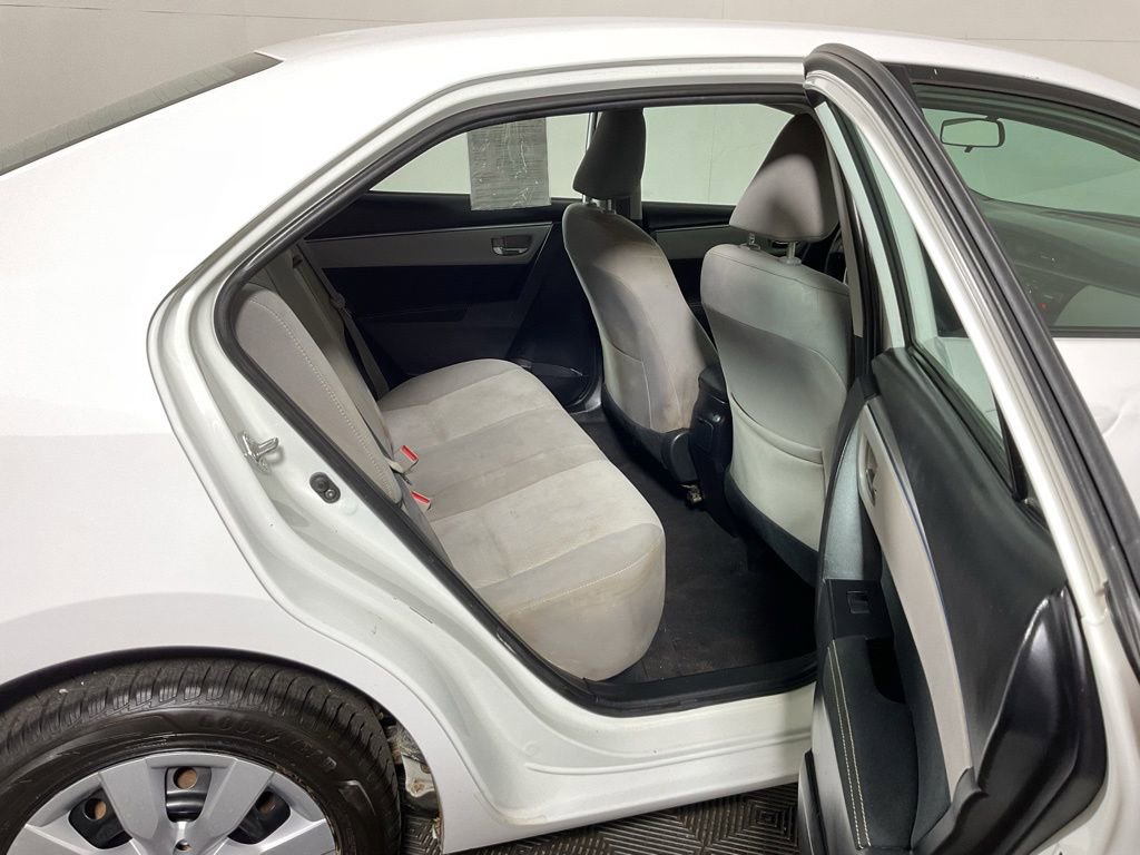 Used 2015 Toyota Corolla LE FWD image 33