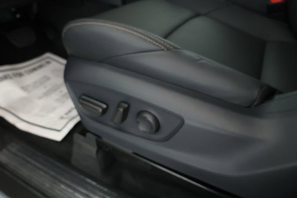 Used 2025 Toyota Tacoma Limited image 10