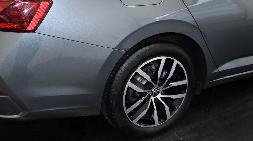 Used 2025 Volkswagen Jetta SE FWD image 14