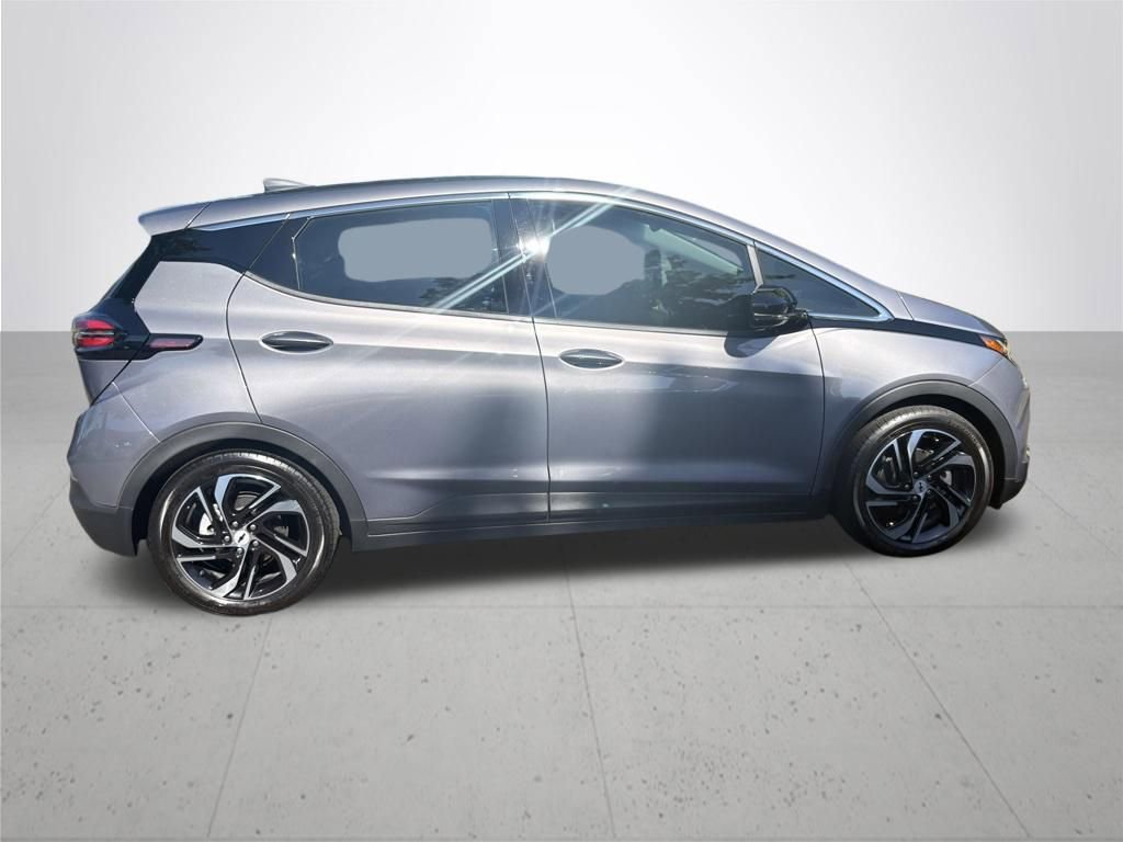 Used 2023 Chevrolet Bolt LT w/ Infotainment Package FWD image 5