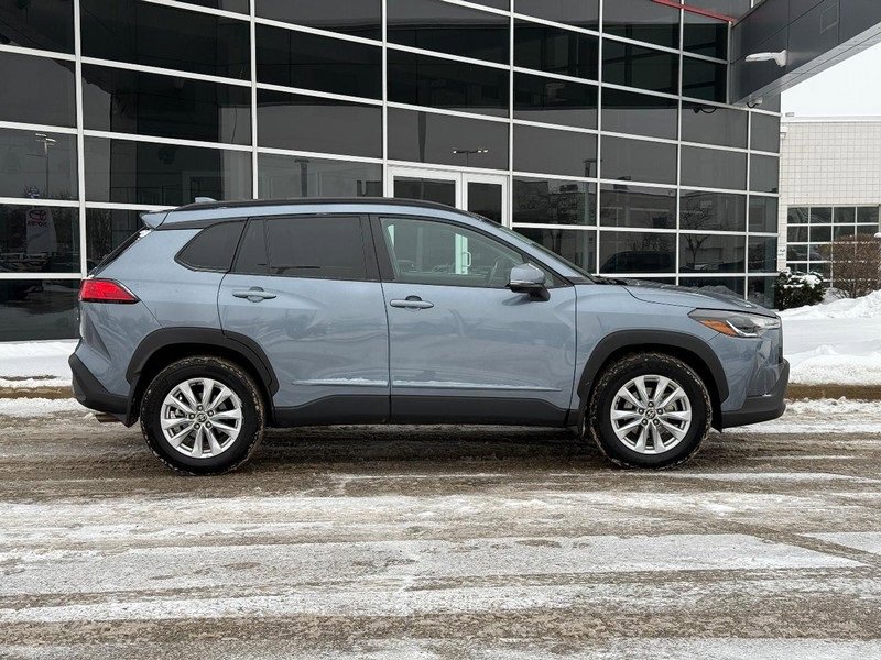 Used 2024 Toyota Corolla Cross LE image 2