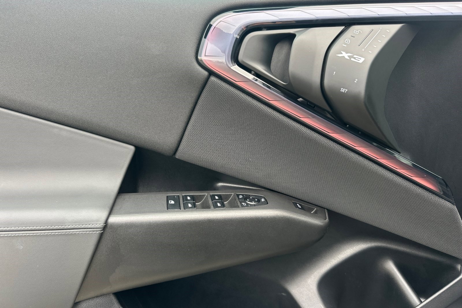 Used 2025 BMW X3 xDrive30i w/ Premium Package image 12