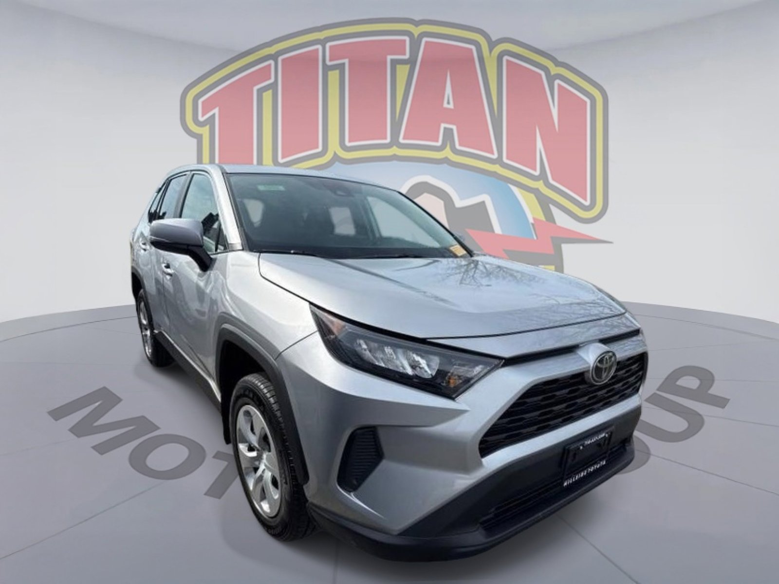 Used 2022 Toyota RAV4 LE image 2