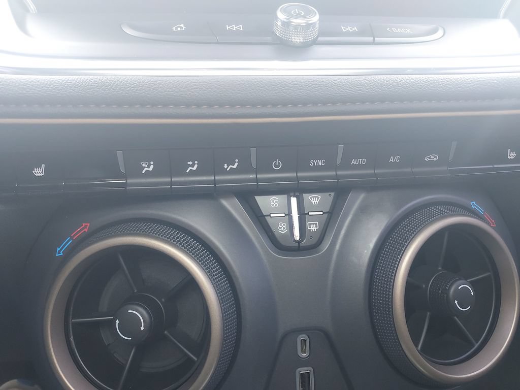 Used 2023 Chevrolet Blazer Premier FWD image 18
