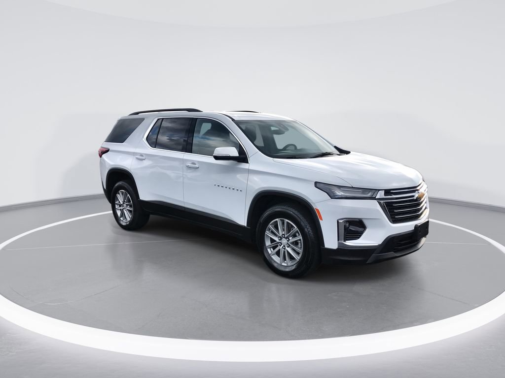 Used 2023 Chevrolet Traverse LT image 2