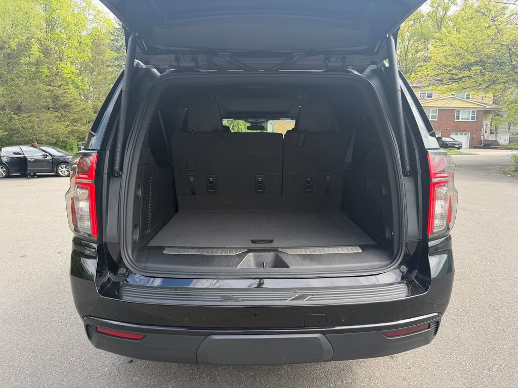 Used 2023 Chevrolet Suburban RST AWD/4WD image 6