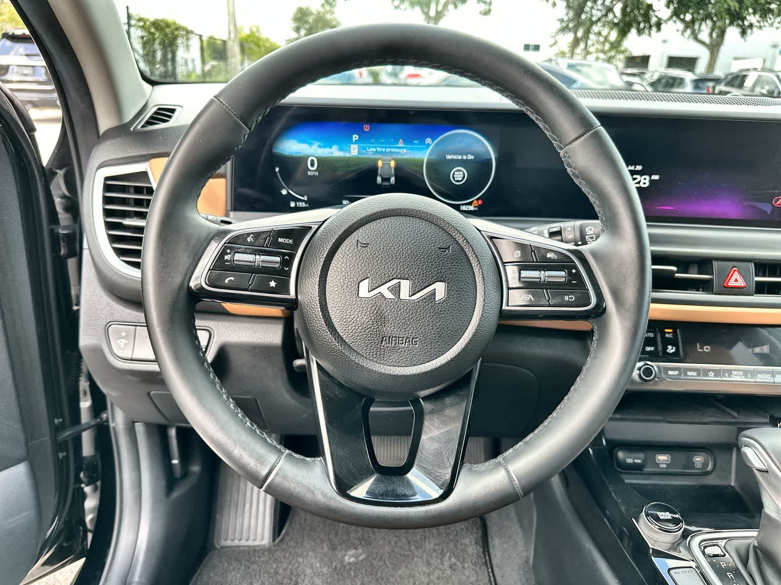 Used 2024 Kia Seltos EX FWD image 21