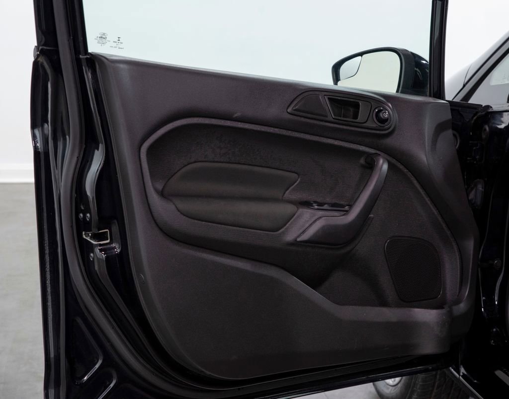 Used 2018 Ford Fiesta SE image 4