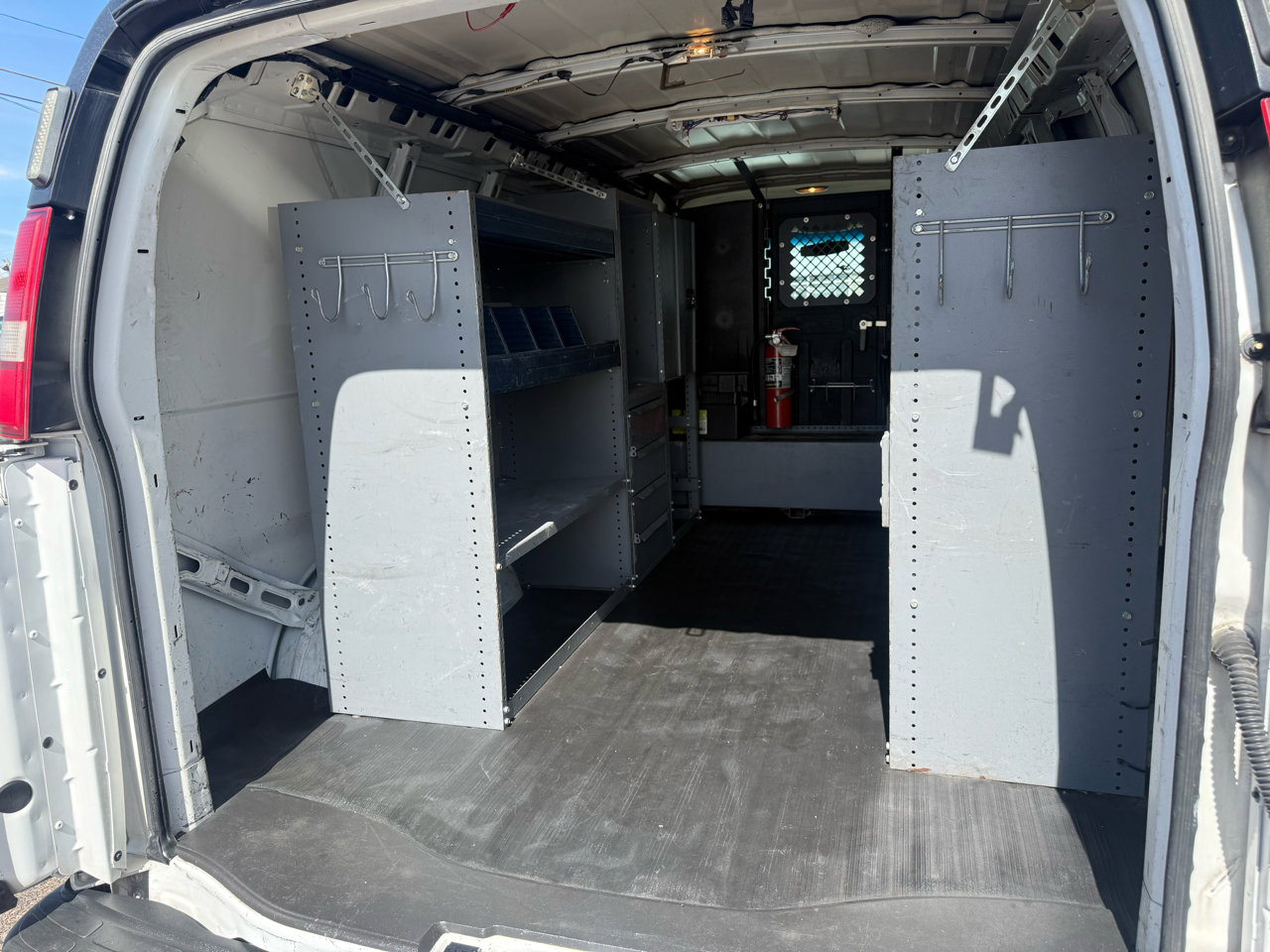 Used 2010 Chevrolet Express 2500 image 24