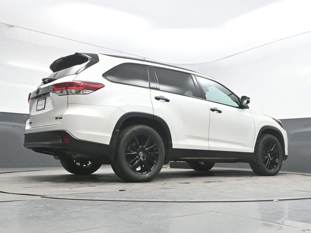 Used 2019 Toyota Highlander SE w/ Nightshade Edition AWD/4WD image 46