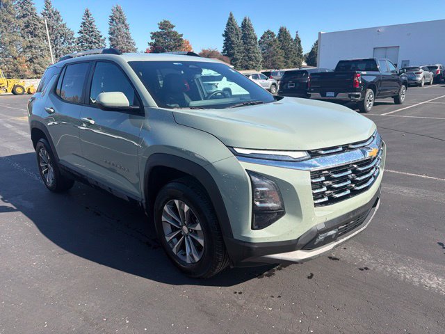 Used 2025 Chevrolet Equinox LT w/ Convenience Package II AWD/4WD image 4