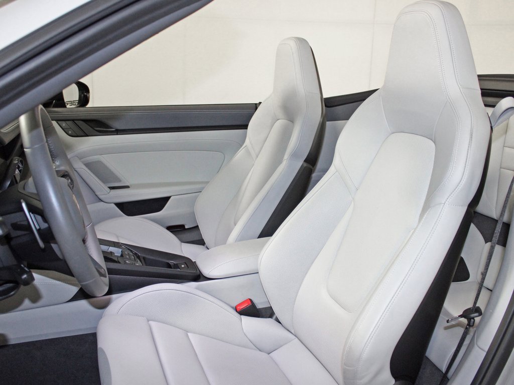 Used 2024 Porsche 911 Carrera GTS image 5