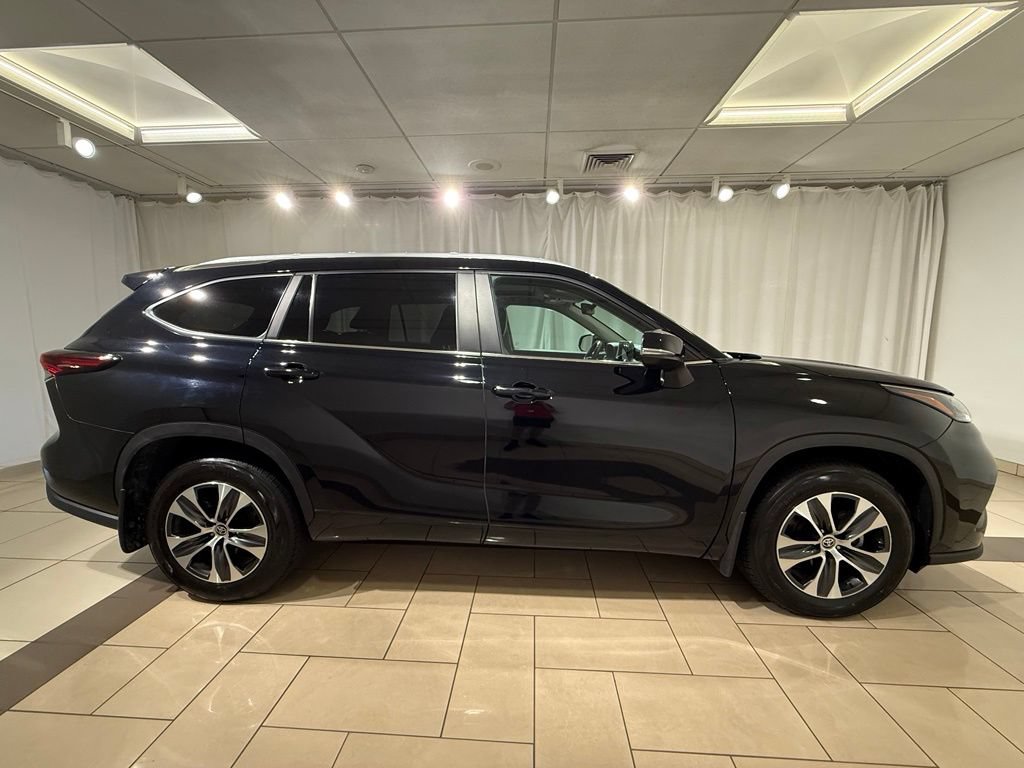Certified 2024 Toyota Highlander XLE AWD/4WD image 6
