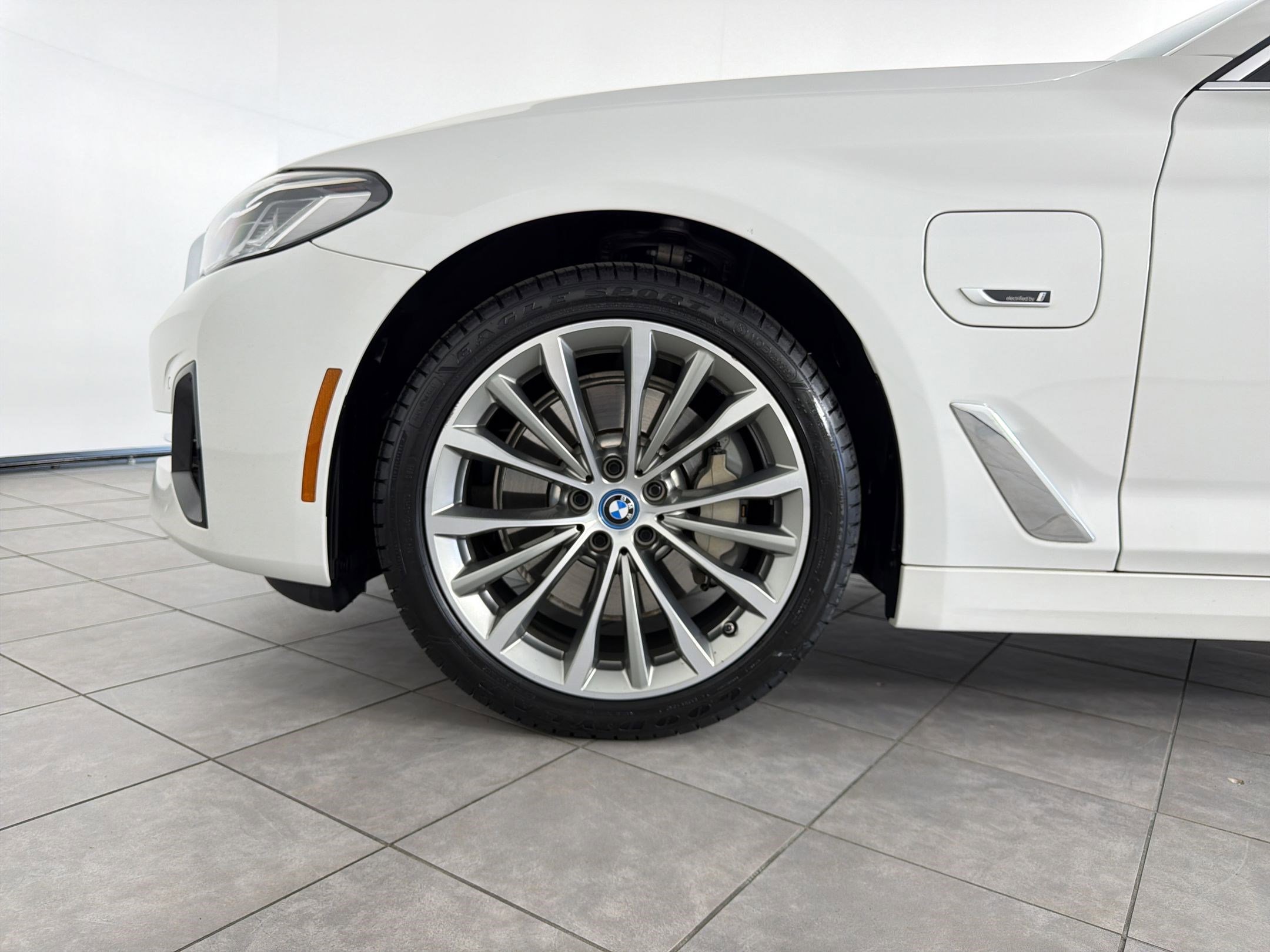 Certified 2023 BMW 530e w/ Premium Package image 11