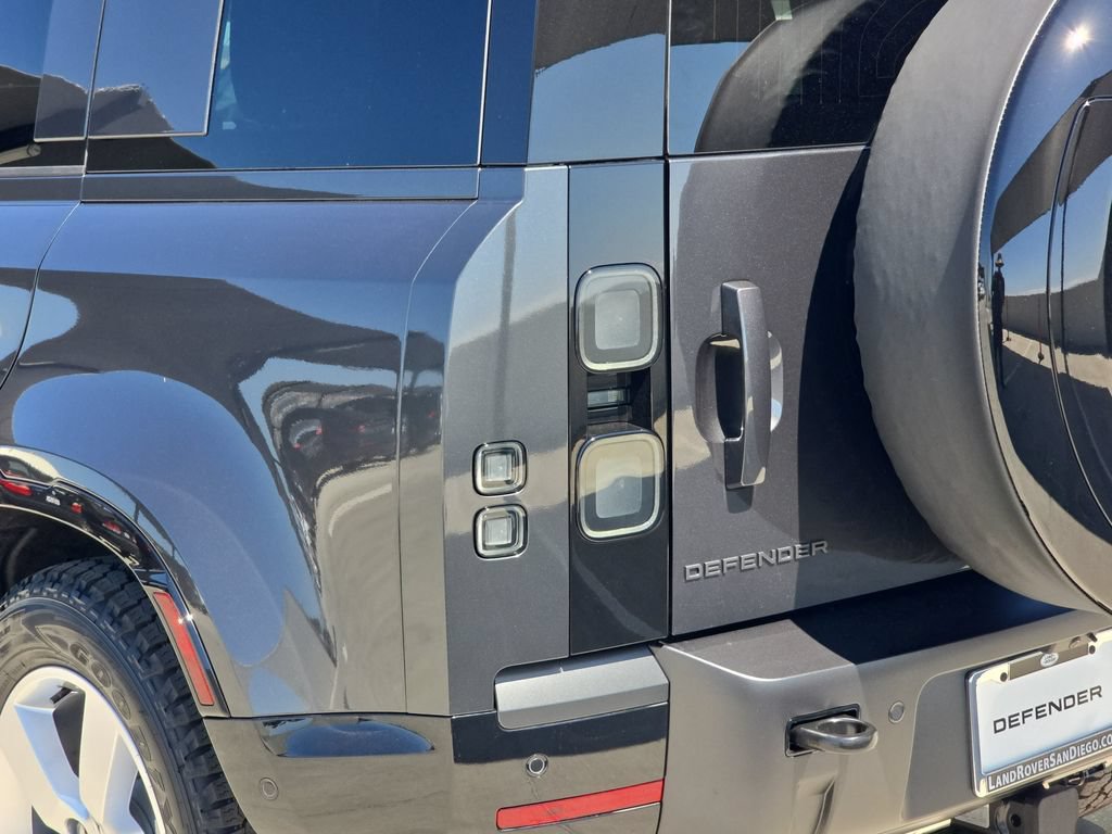 New 2026 Land Rover Defender 110 X-Dynamic SE AWD/4WD image 36