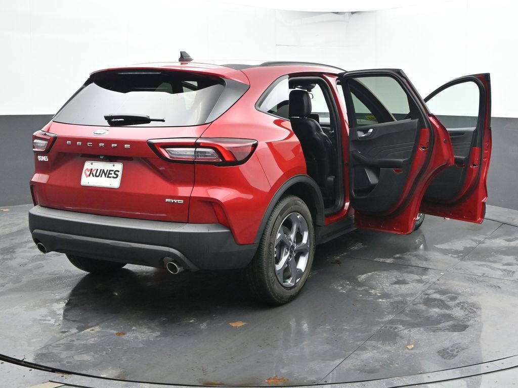 Used 2025 Ford Escape ST-Line w/ Cold Weather Package image 39