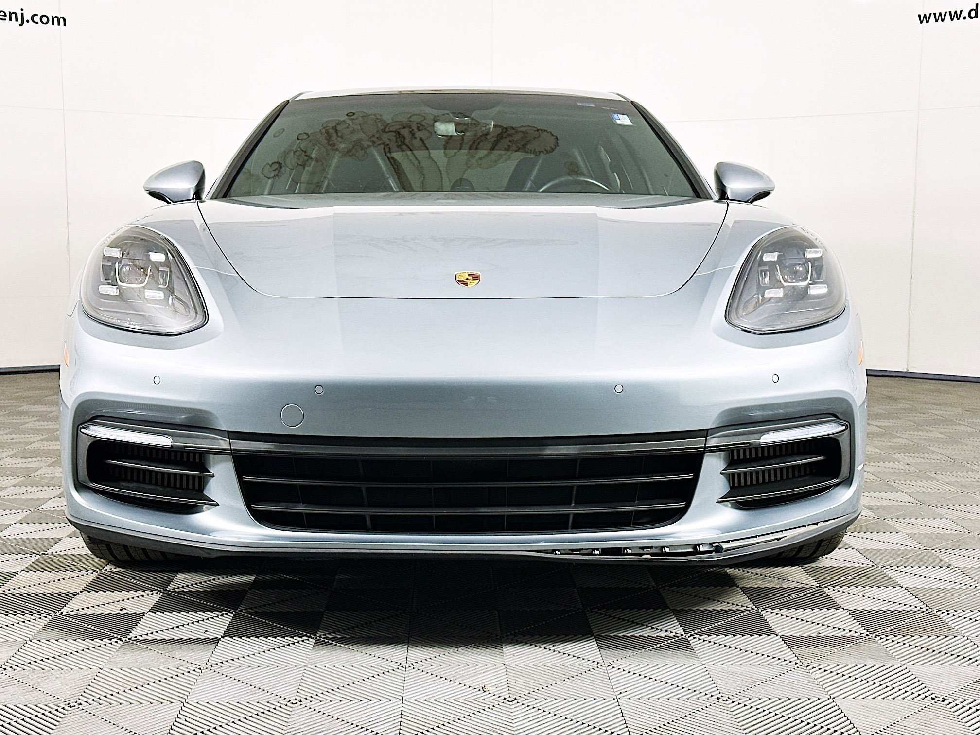 Used 2018 Porsche Panamera 4 image 2