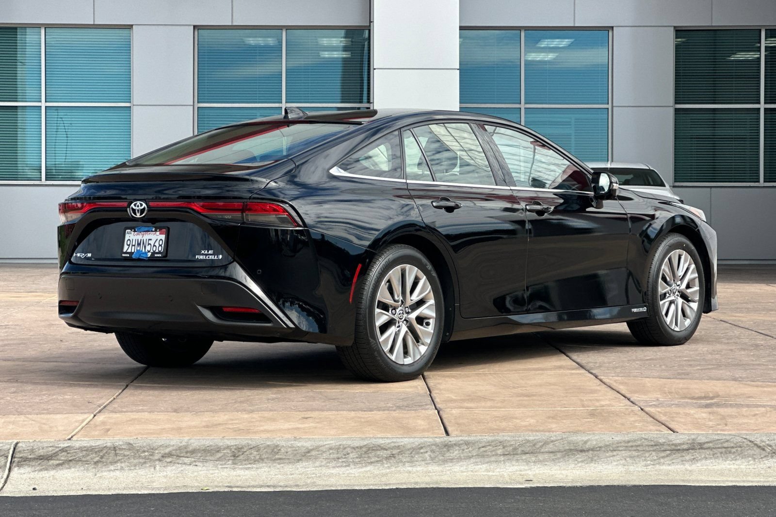 Certified 2023 Toyota Mirai w/ Advanced Technology Package RWD image 4
